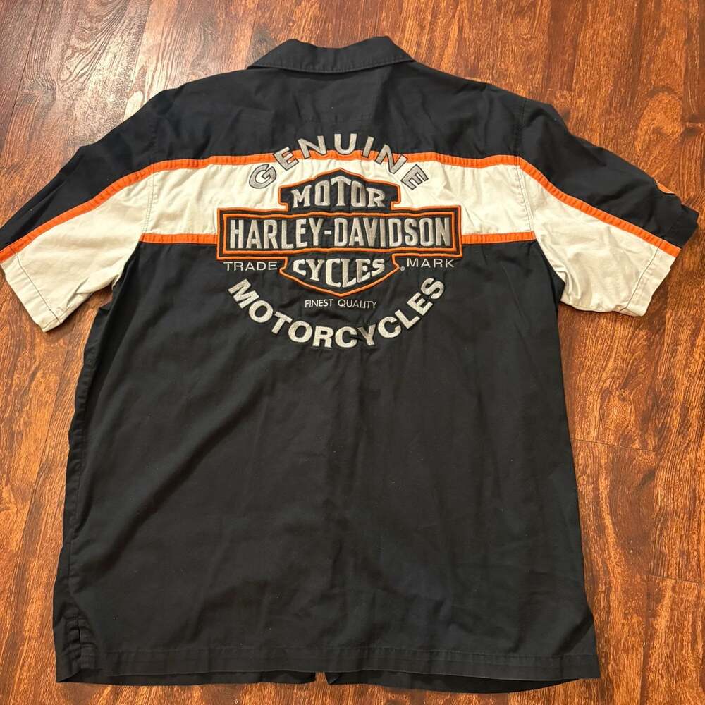 Vintage Harley-Davidson Men's Button-Front Shirt Black and White Striped